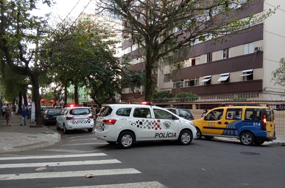 Pol&iacute;cia Militar tamb&eacute;m foi acionada para atender a ocorr&ecirc;ncia &mdash; Foto: G1 Santos