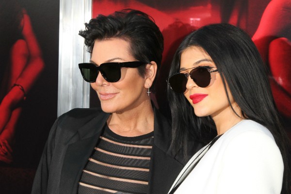 Kris Jenner ao lado de sua caçula, Kylie Jenner (Foto: Getty Images)