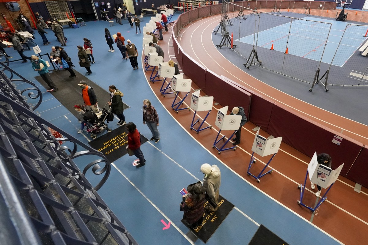 Votação antecipada nos EUA já equivale a 53% dos votos de ...