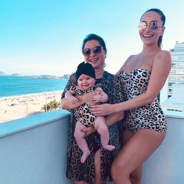 Sabrina Sato com Zoe e a mãe, Kika (Foto: Reprodução/Instagram)