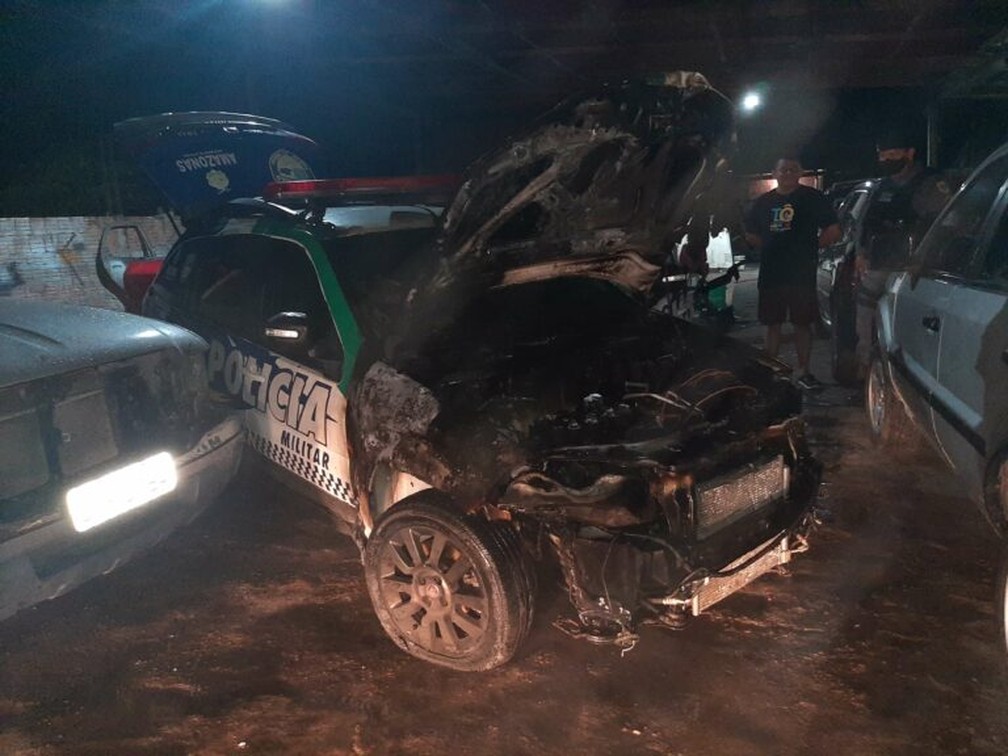 Viatura da polícia é destruída em Parintins. — Foto: Divulgação