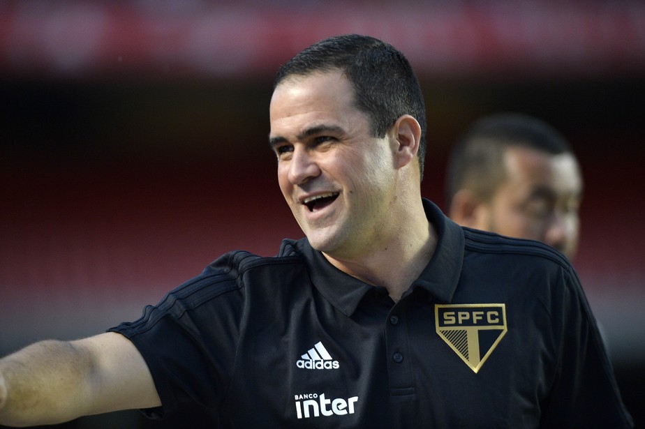 SÃ£o Paulo anuncia efetivaÃ§Ã£o de AndrÃ© Jardine como tÃ©cnico