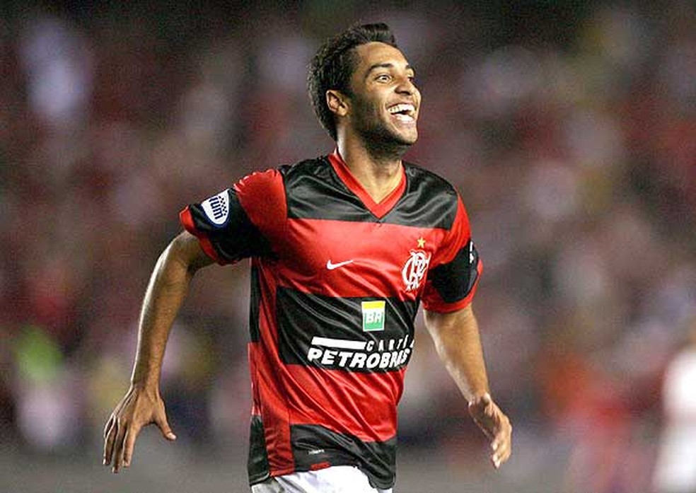 Ibson comemora pelo Flamengo. Meia jogou três vezes pelo clube — Foto: Alexandre Cassiano/O Globo