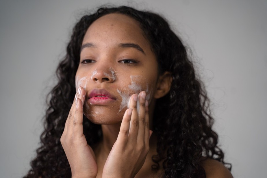 Sabonete líquido facial: 6 opções para iniciar a rotina de skincare