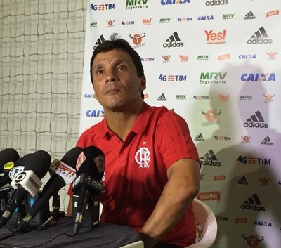 De olho na semi, Zé Ricardo ignora jejum sobre o Vasco: História nova