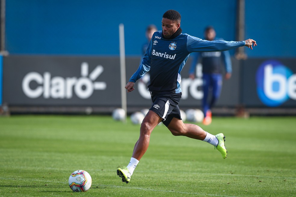 Mesmo após retomada do calendário, Grêmio rechaça usar André e confia em negócio na retomada