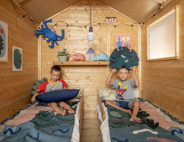 Em Tel Aviv, apartamento de 100 m² exibe de quarto de criança em formato de casinha  (Foto: Assaf Pinchuk e Roni Cnaani)