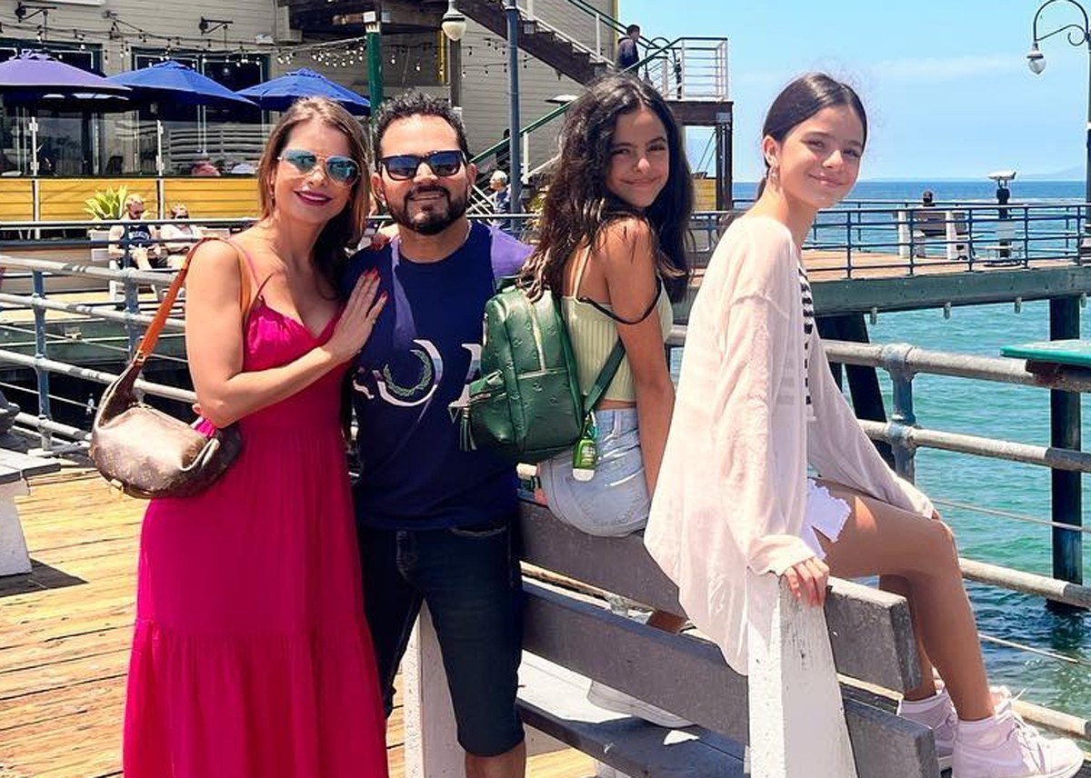 Luciano Camargo e Flávia Camargo com as filhas Helena e Isabella (Foto: Reprodução/Instagram)