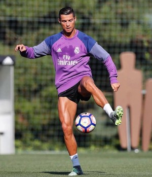 Cristiano Ronaldo usa mangas longas (Foto: Instagram)