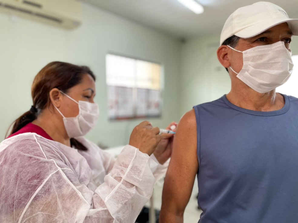 Equipes de saúde aplicam 1ª, 2ª e dose de reforço contra a Covid-19 em Rio Branco — Foto: Ana Paula Xavier/Rede Amazônica Acre