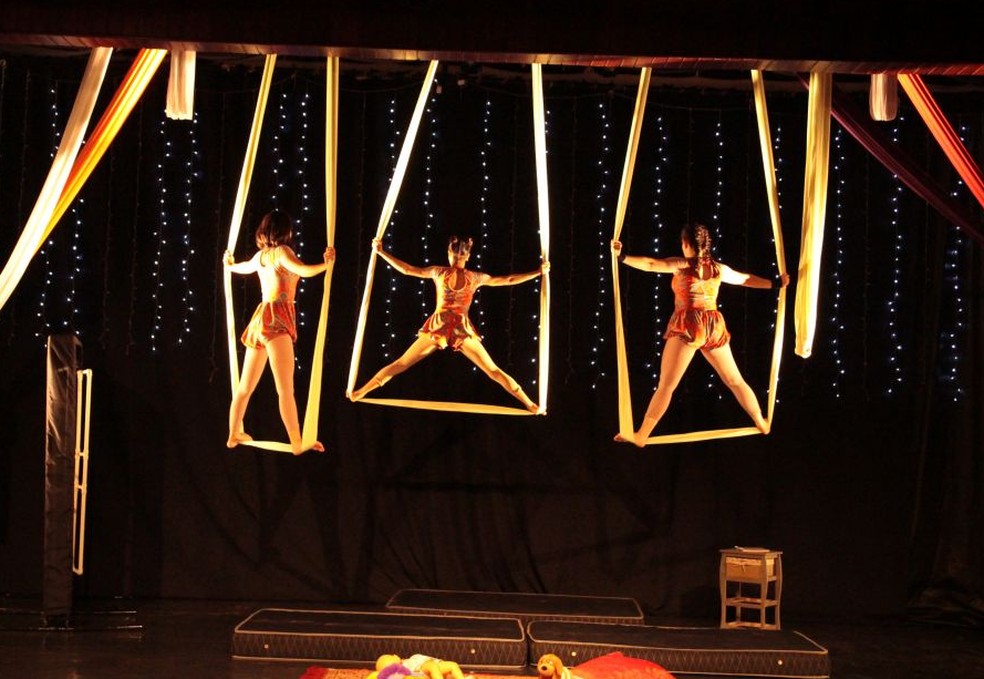 Espetáculo da Cia Aplausos conta a história de Peter Pan utilizando a expressão circense, com acrobacias de solo, aéreas e dança. — Foto: Divulgação.