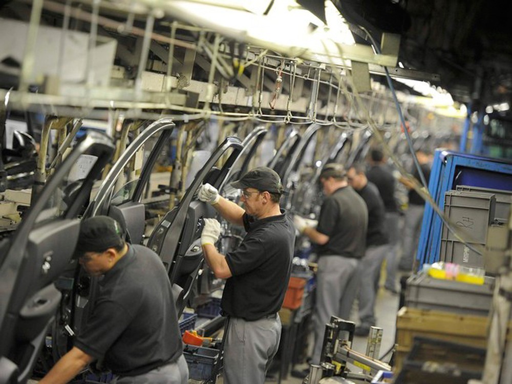 Linha de montagem em fábrica automotiva, em imagem de arquivo (Foto: Nigel Roddis/Reuters)