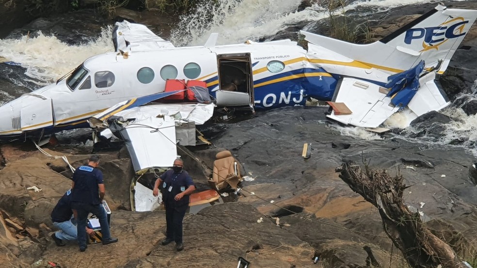 Avião que caiu causando a morte da cantora Marília Mendonça e mais quatro pessoas  — Foto: Carlos Eduardo Alvim/TV Globo