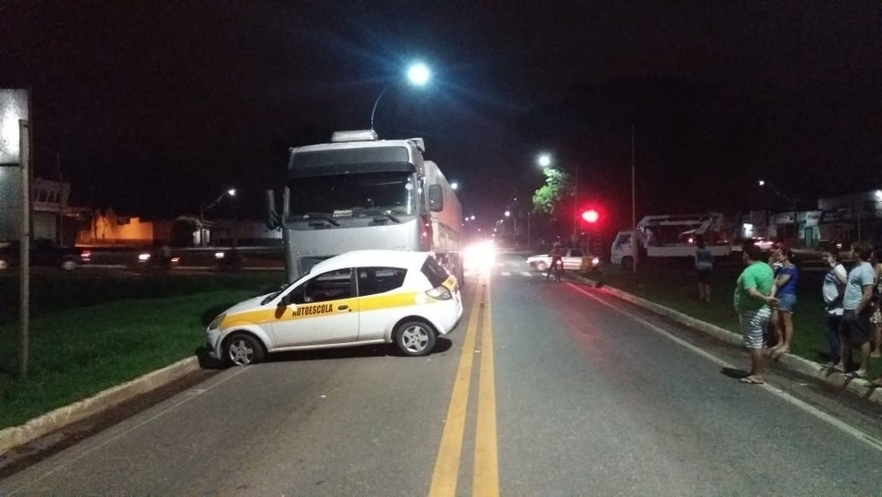  Condutores de ambos os veículos foram submetidos ao teste do etilômetro — Foto: Divulgação/Polícia Rodoviária Federal