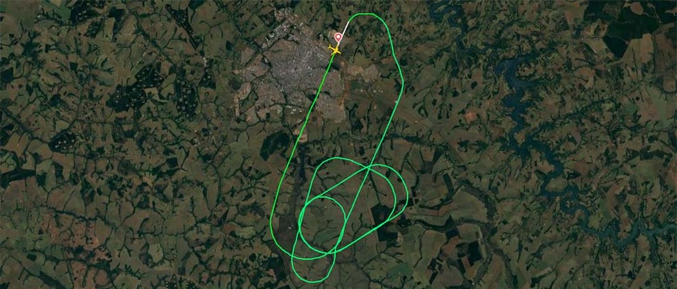 Voo entre Uberlândia e São Paulo foi cancelado após avião bater em pássaro — Foto: Flight Radar 24/Reprodução