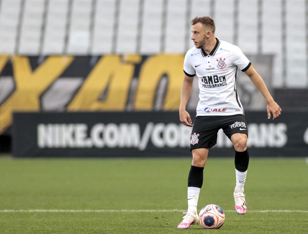 Corinthians libera Carlos Augusto para assinar contrato com o Monza, da Itália