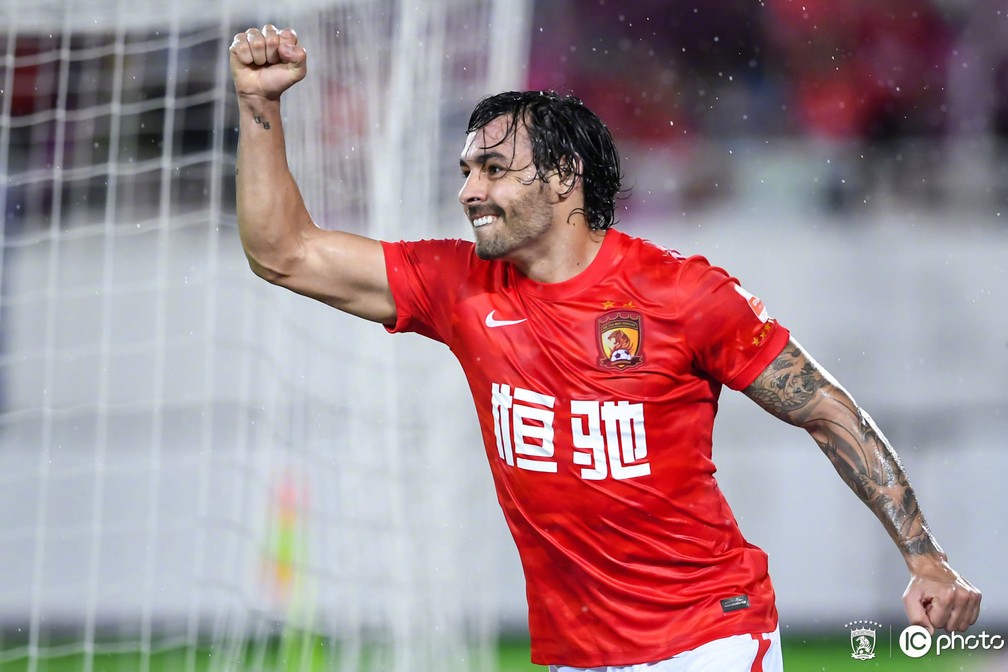 Ricardo Goulart em ação pelo Guangzhou F.C. — Foto: Divulgação/Guangzhou F.C.