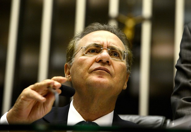 O presidente do Senado, Renan Calheiros (PMDB), preside sessão da Casa (Foto: Valter Campanato/Agência Brasil)