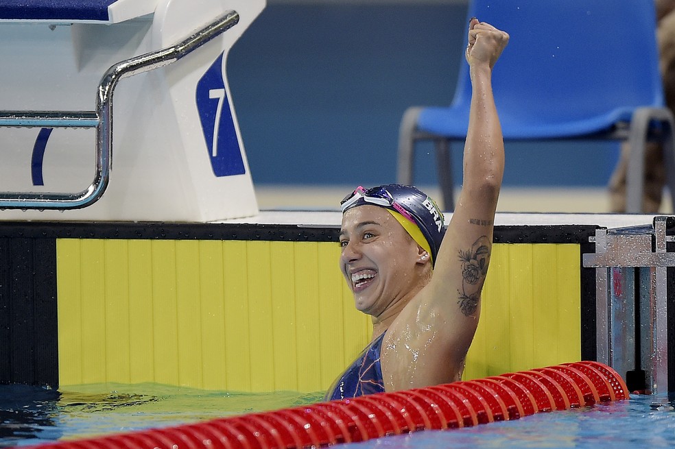 Larissa Oliveira comemora medalha de bronze nos 200m livre â Foto: Alexandre Loureiro/COB