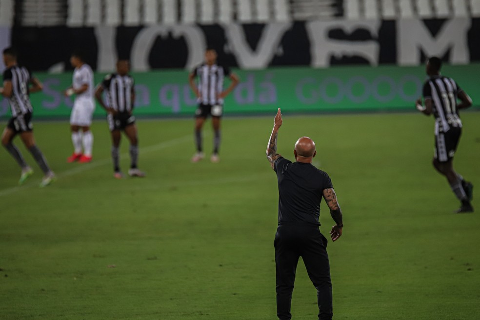 Jorge Sampaoli durante o jogo Botafogo x Atlético — Foto: Pedro Souza/Atlético