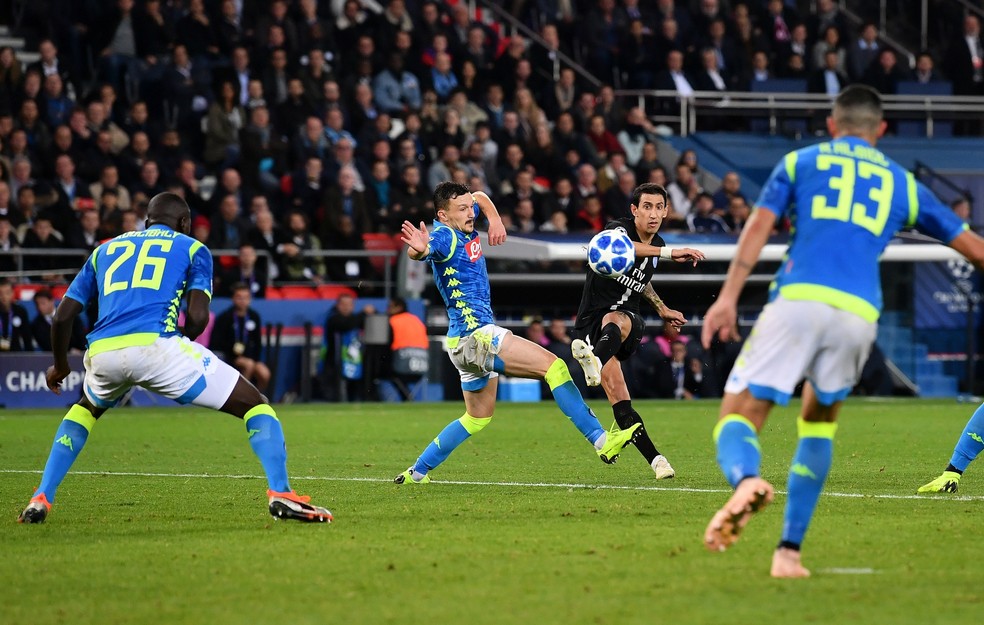 Chute de Di Maria nos acréscimos evitou derrota do PSG para o Napoli — Foto: Getty Images