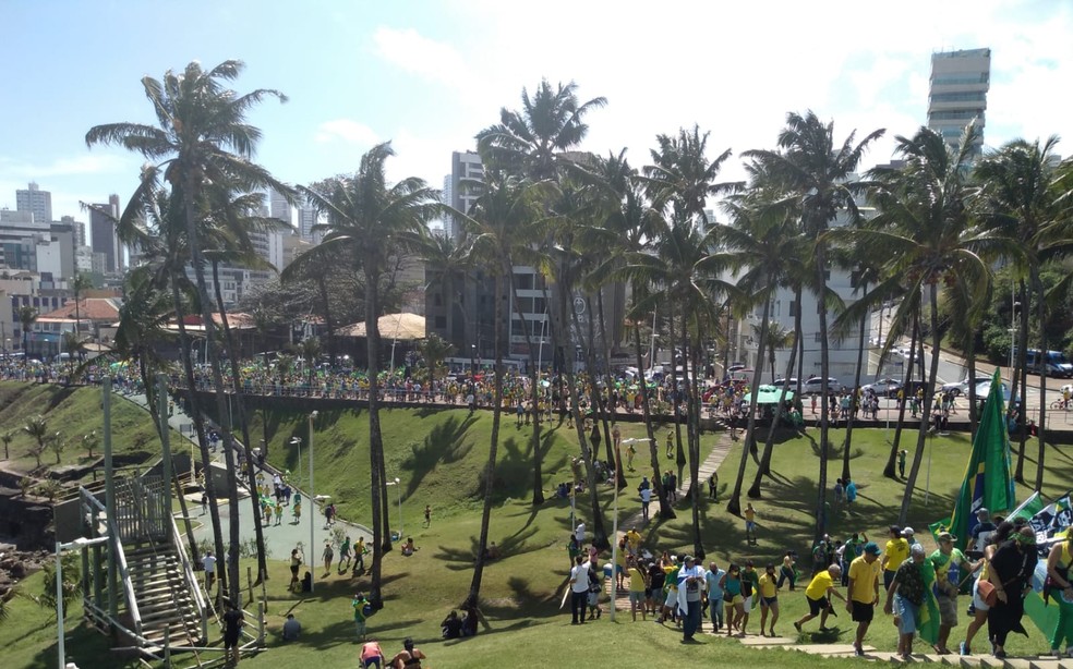 Manifesta&ccedil;&atilde;o a favor do voto impresso, na orla da Barra, em Salvador &mdash; Foto: Joselito Gomes/TV Bahia