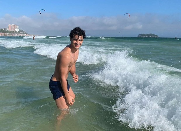 Pedro Alves na praia da Barra da Tijuca, no Rio (Foto: Reprodução/Instagram)