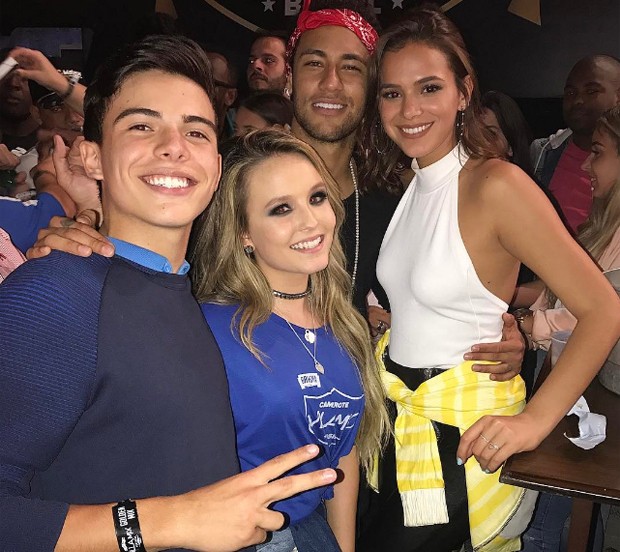 Thomaz, Larissa, Neymar e Bruna (Foto: Reprodução/Instagram) Thomaz, Larissa, Neymar e Bruna (Foto: Reprodução/Instagram)
