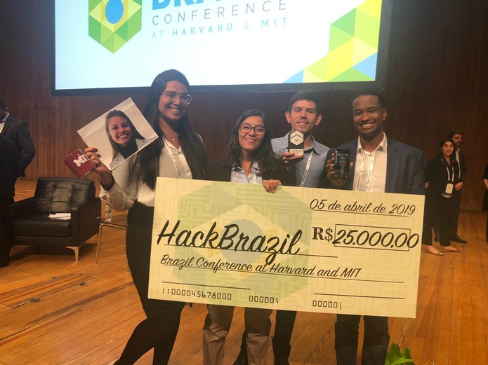 Além de Anna, também ganharam o prêmio pelo projeto Letícia Nunes Bezerra, Marcela Sepreny e Lucas Ayres — Foto: Divulgação