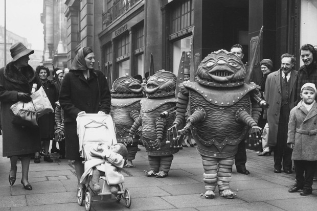 Homens fantasiados de extraterrestres em Londres (Foto: Getty Images)