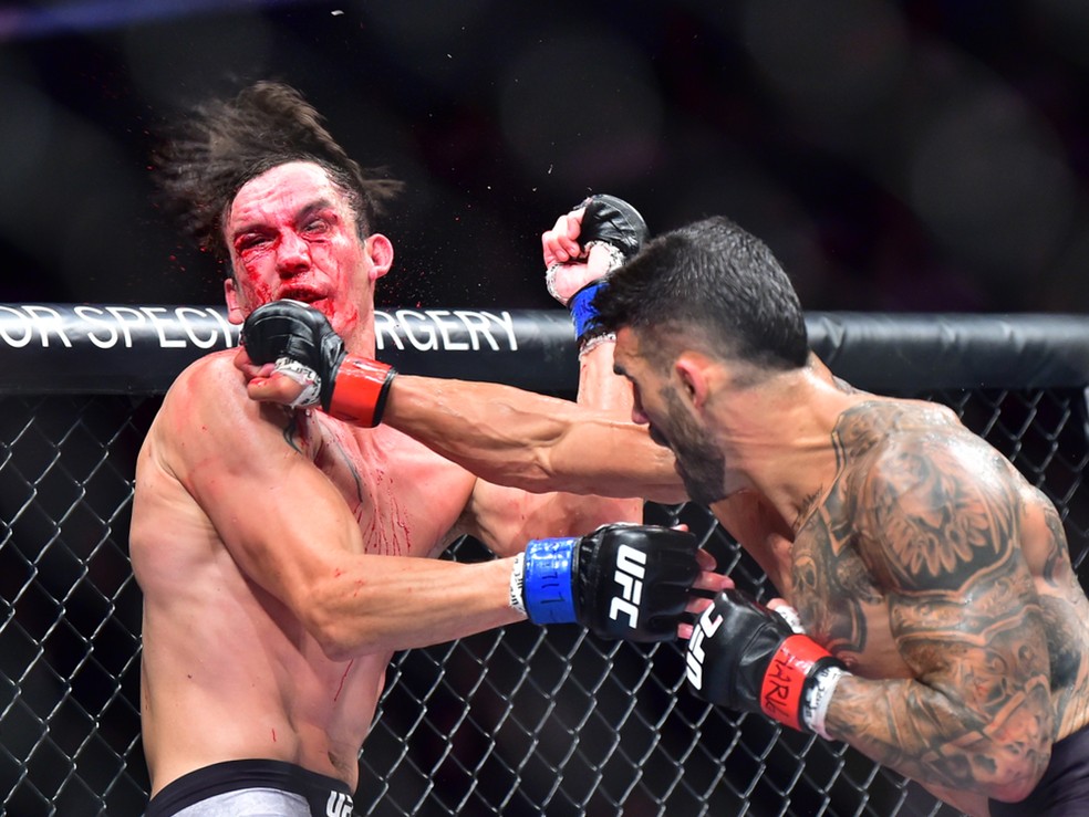 Lyman Good acerta o golpe que nocauteou Chance Recountre no UFC 244 — Foto: Jason Silva