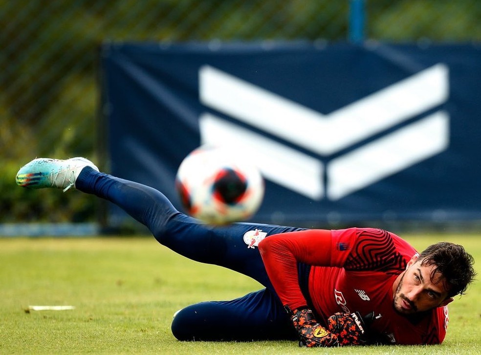 Goleiro Cleiton em treino do Bragantino — Foto: Ari Ferreira/Red Bull Bragantino