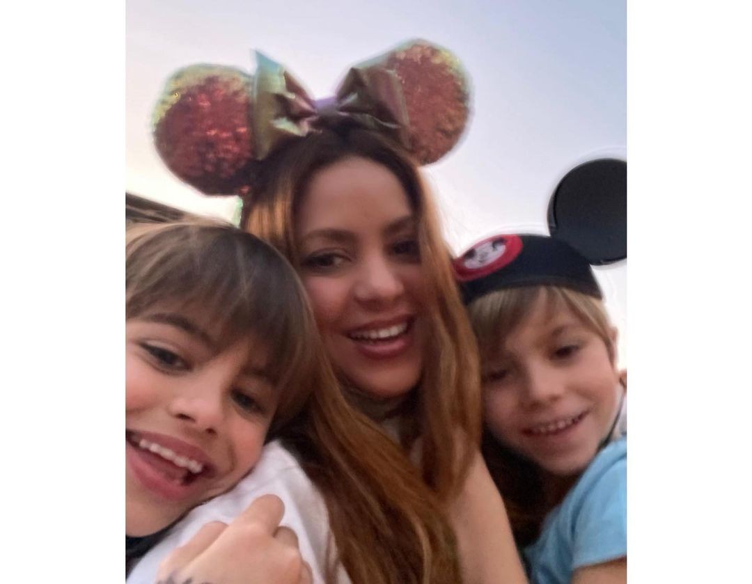 Shakira curte passei na Disney em Paris com os filhos (Foto: Reprodução/Instagram)