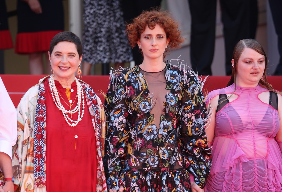 Carol Duarte com Isabella Rossellini no red carpet do Festival de Cannes 2023