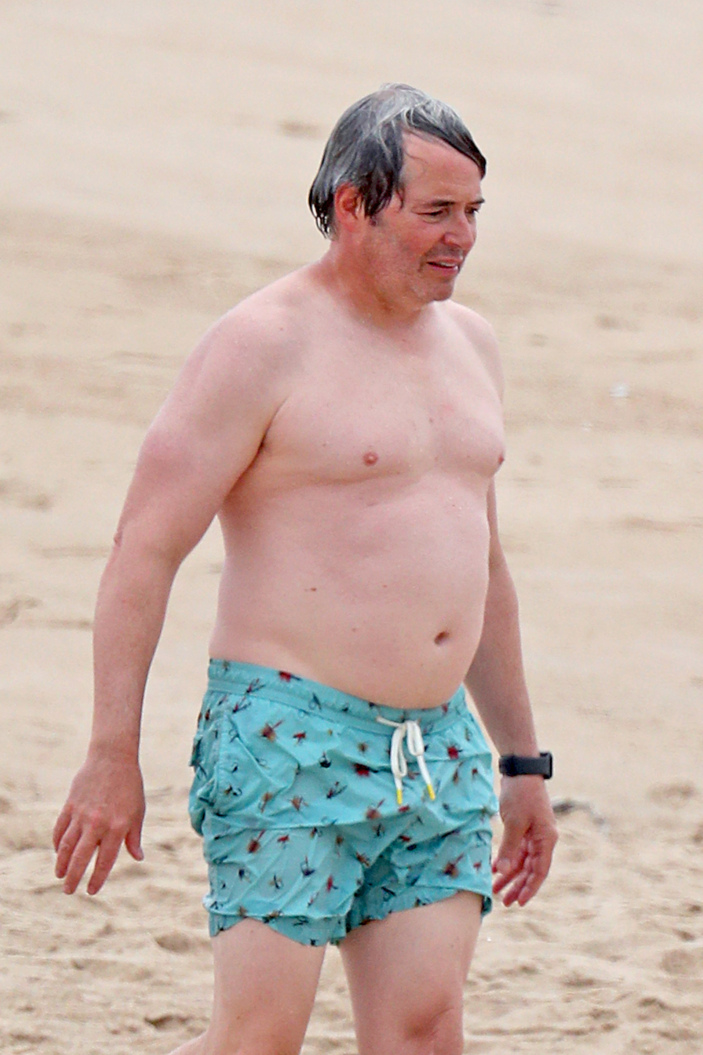Lembra Dele? Matthew Broderick Visto Sem Camisa Em Clique Raro Na Praia - Quem | QUEM News