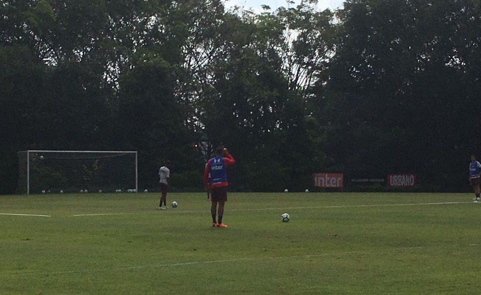 Diego Souza treina no SÃ£o Paulo neste domingo (Foto: Fernando Vidotto)