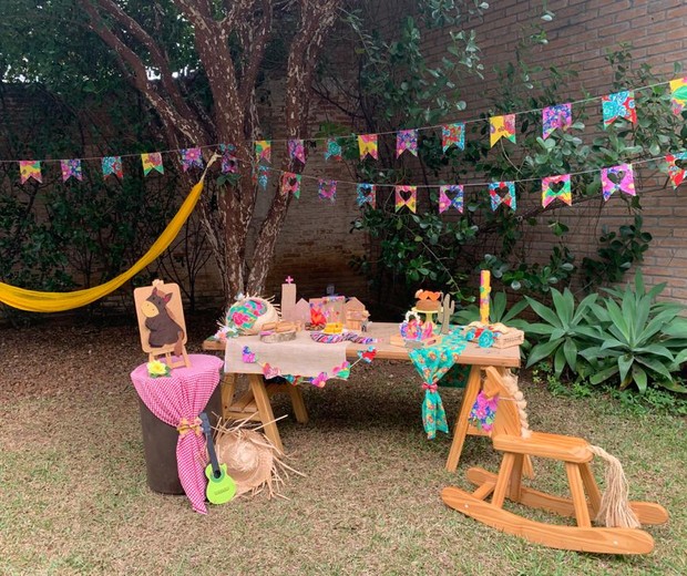 A decoração da festa junina foi feita manualmente (Foto: Arquivo Pessoal )