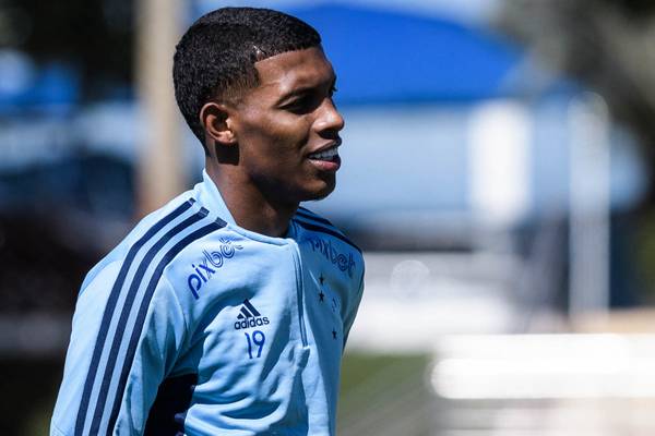 Causa de atrito, atacante volta ao Cruzeiro após empréstimo e atingirá dois anos sem gol
