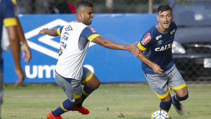 Treino de finalizações e busca do substituto de Sobis: o dia do Cruzeiro