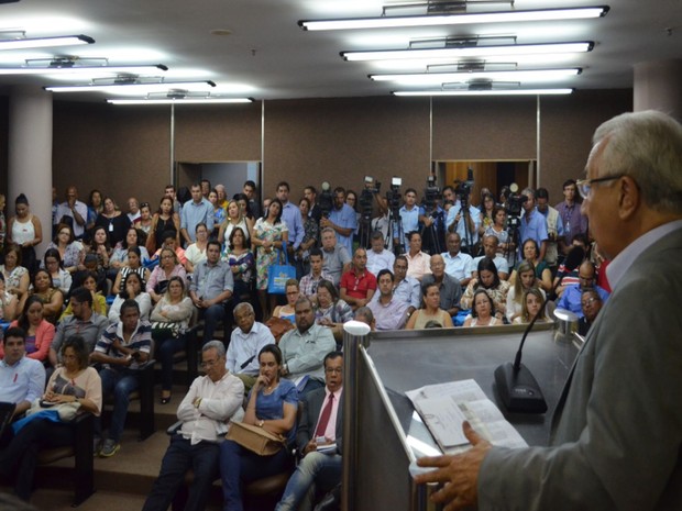 Governador reúne equipes de saúde e anuncia emergência (Foto: Tássio Andrade/G1)