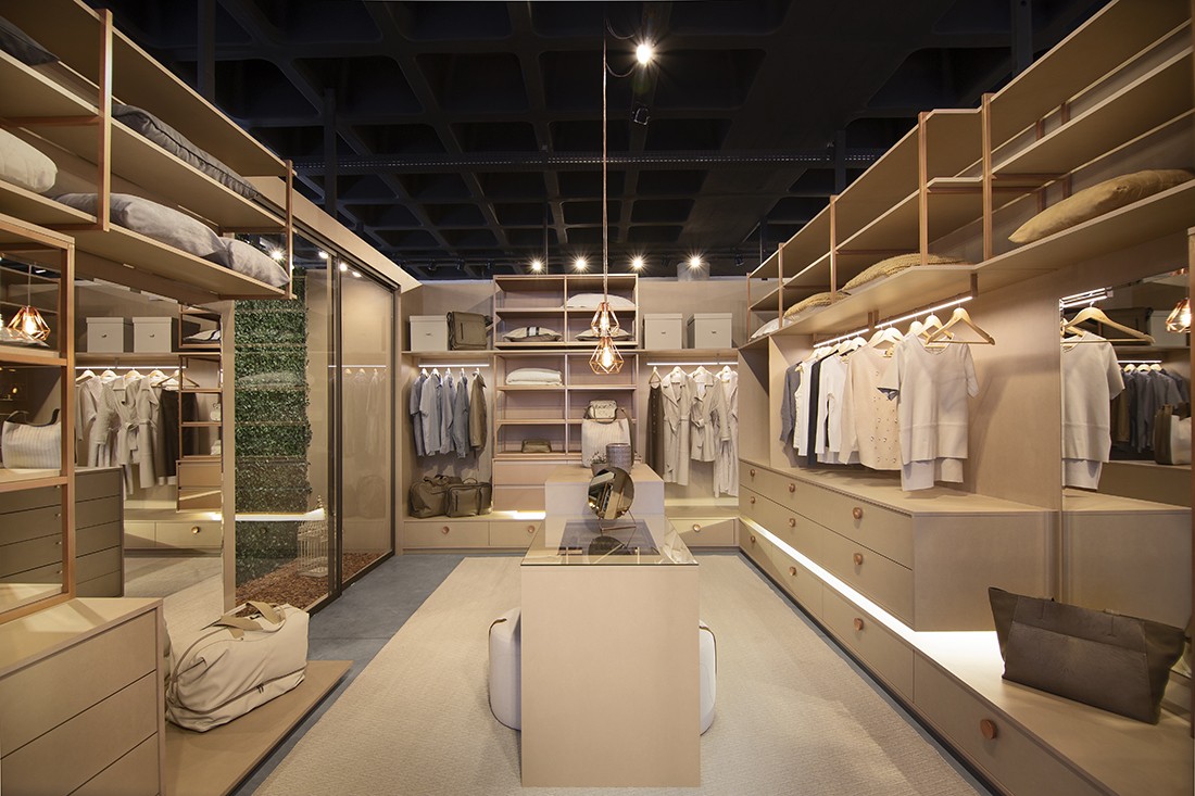 O closet ganha requinte, conceito e naturalidade com o uso do padrão Duna (Foto: Divulgação)