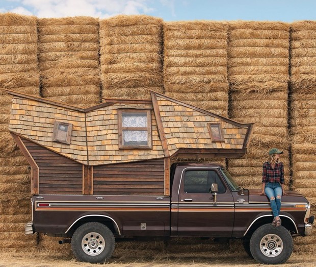 Tiny house de 2 m² é construída sobre caminhonete de 1979 (Foto: @jacobwitzling)