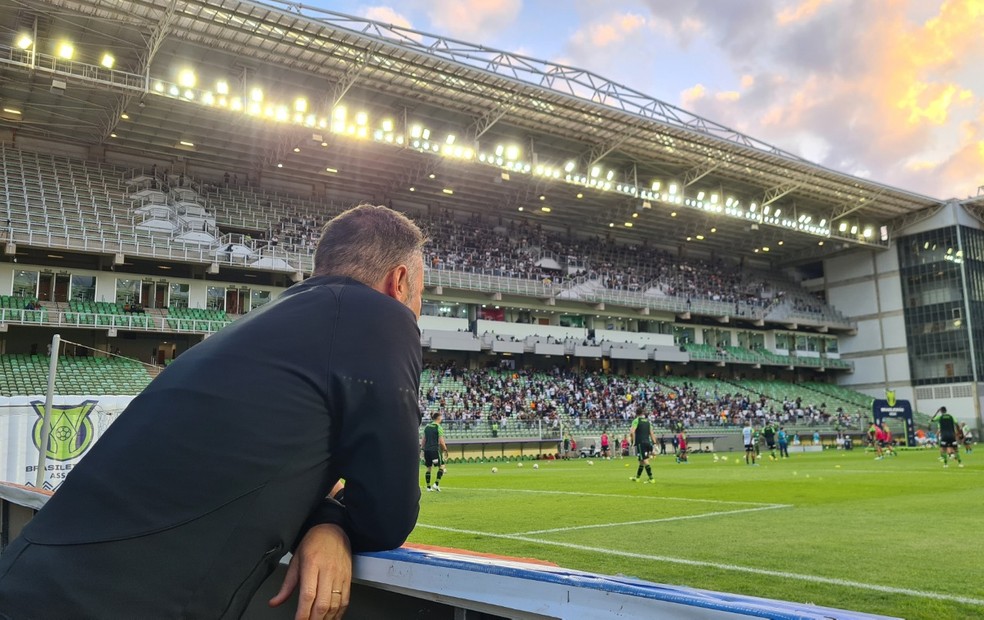 Jogos fora de casa viram obstáculo para Corinthians de Vítor Pereira