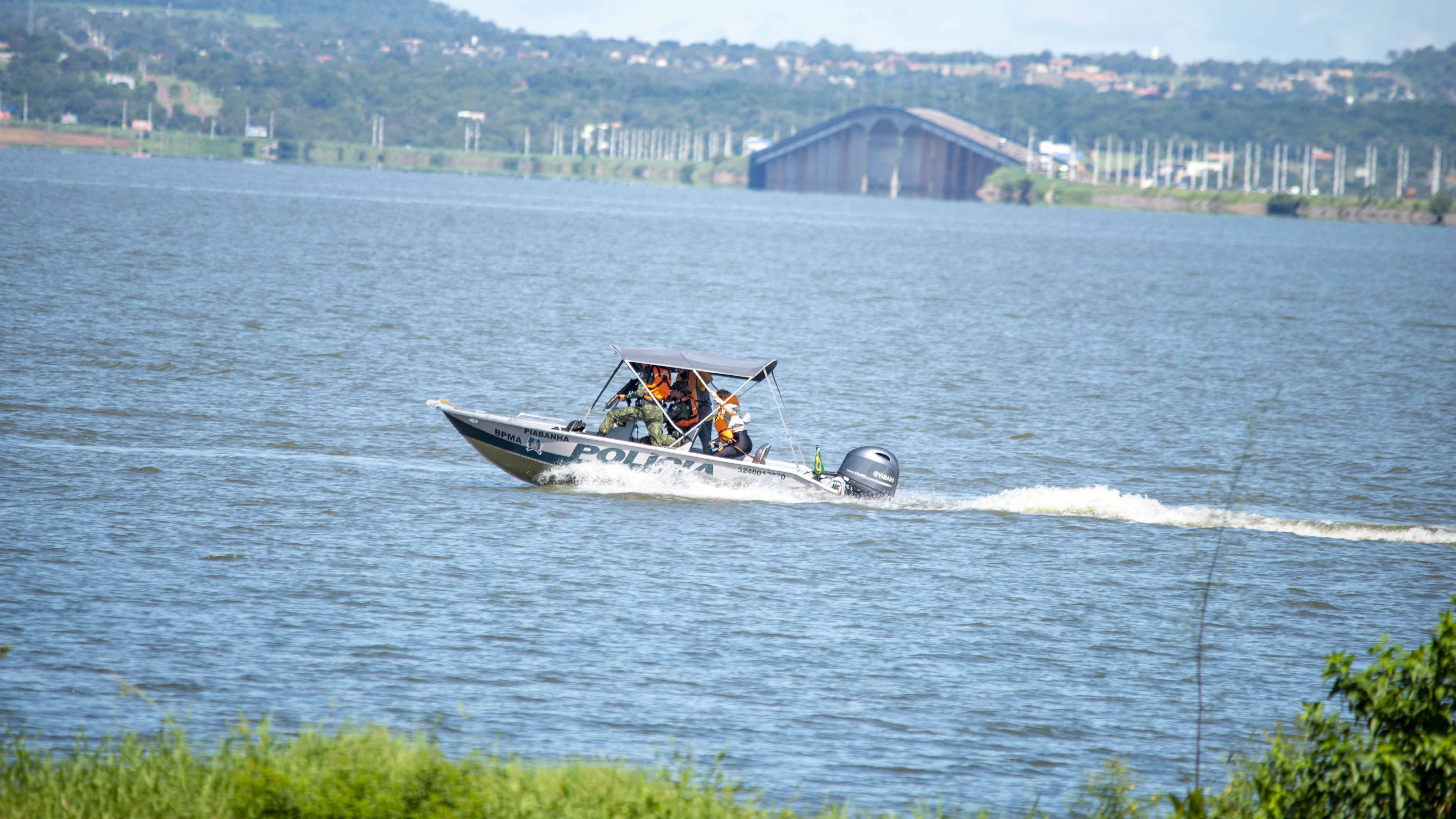 Mais de 300 kg de lixo são retirados do lago de Palmas durante mutirão de limpeza