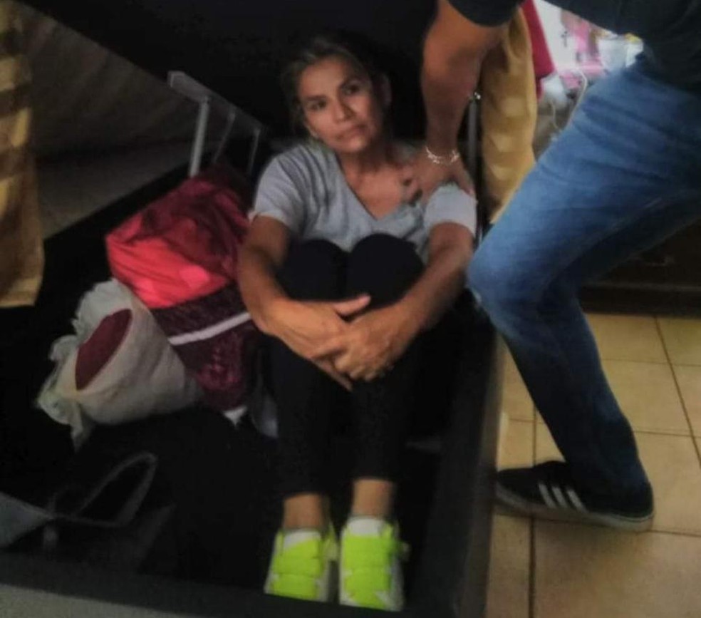 Ex-presidente boliviana Jeanine Áñez é encontrada dentro de cama box no momento da prisão. — Foto: ABI