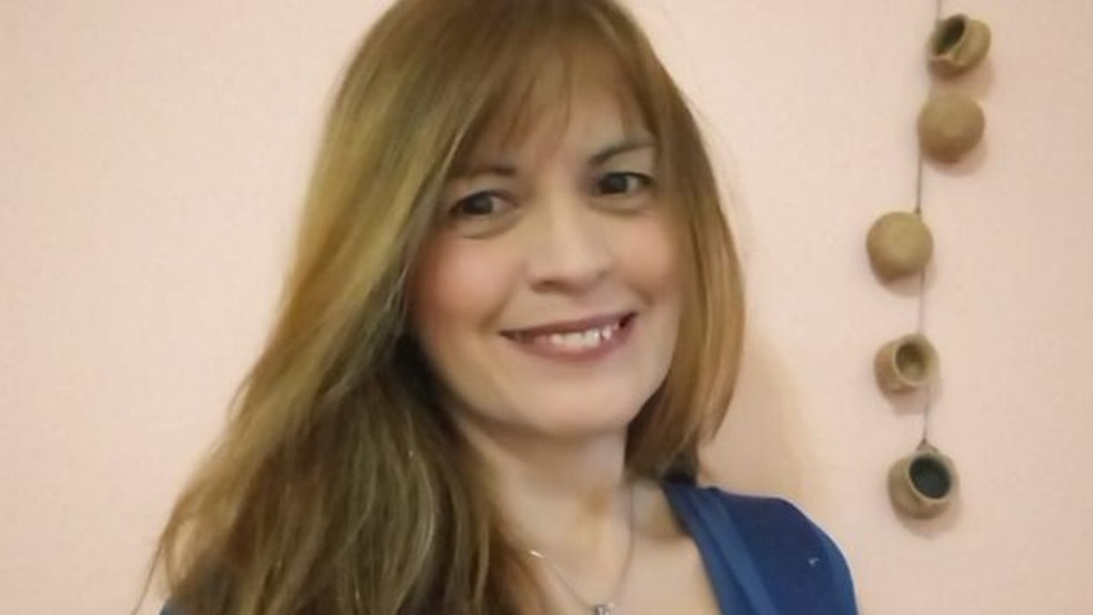 ''O argumento era para a legalização de documentos. Mas era caro demais só para isso. E alguns dos pais adotivos contaram que pagaram o equivalente ao preço de um apartamento", disse Mónica Sznaidman, que busca suas origens biológicas — Foto: Arquivo Pessoal/Via BBC