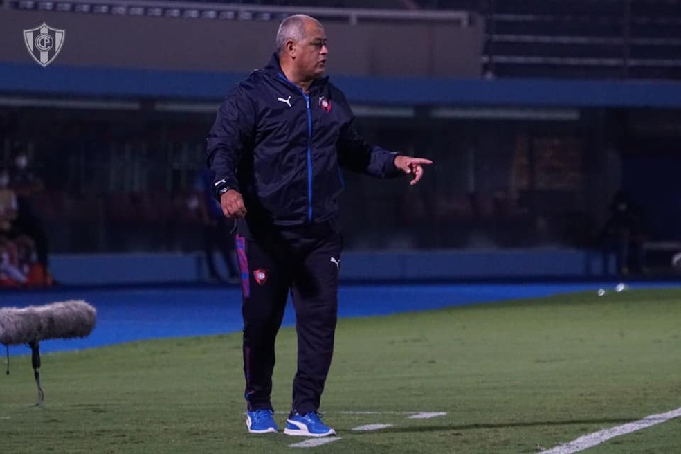 Francisco Arce é técnico do Cerro Porteño desde o fim de 2019 — Foto: Divulgação/Cerro Porteño