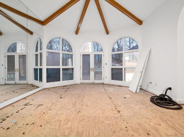 Mansão abandonada de Nelly é vendida por 3,2 milhões de reais (Foto: realtor.com) Mansão abandonada de Nelly é vendida por 3,2 milhões de reais (Foto: realtor.com)