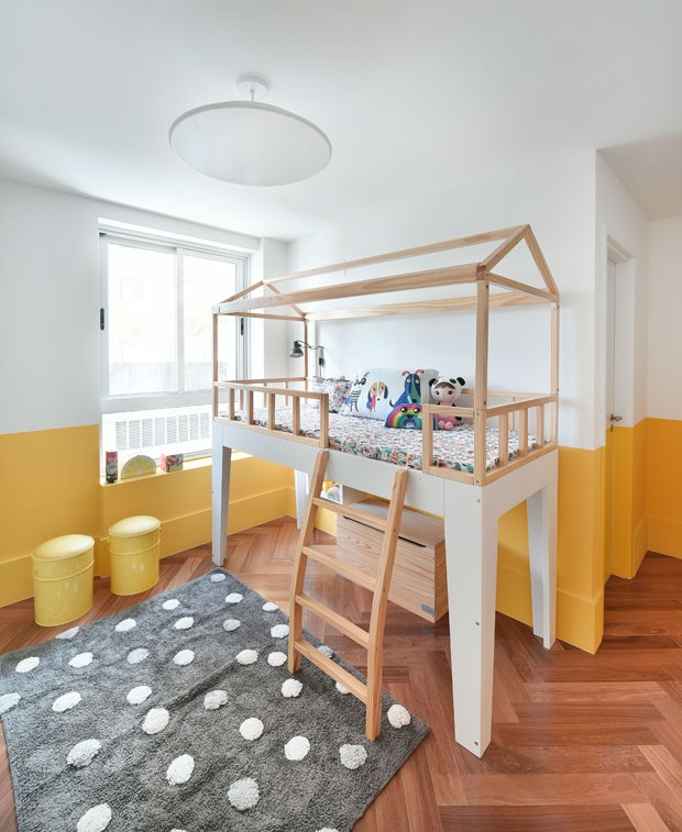 Décor do dia: cama nas alturas e cabaninha criam quarto infantil dos sonhos (Foto: Divulgação)
