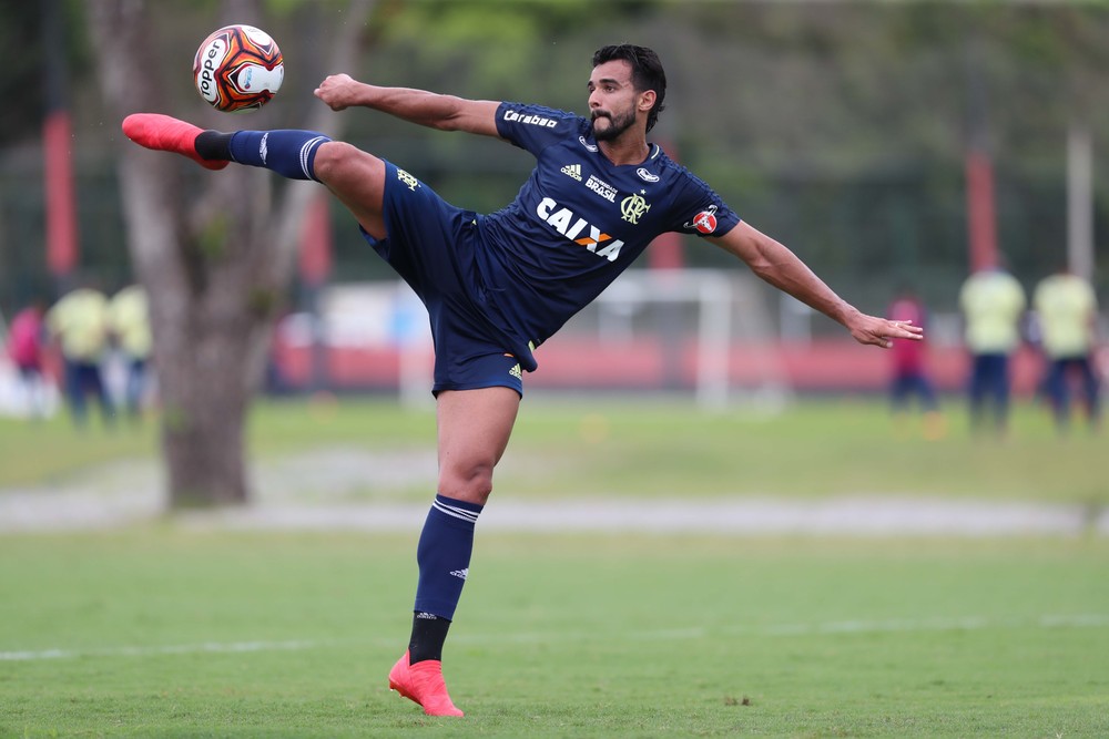 Flu recebe 1ª parcela de venda de Dourado ao Fla; restante será pago em setembro